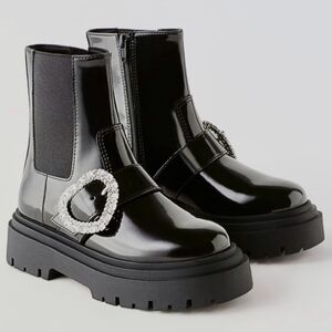 Zara Chunky Lug Sole Rhinestone Heart Buckle Chelsea Boots SZ 6